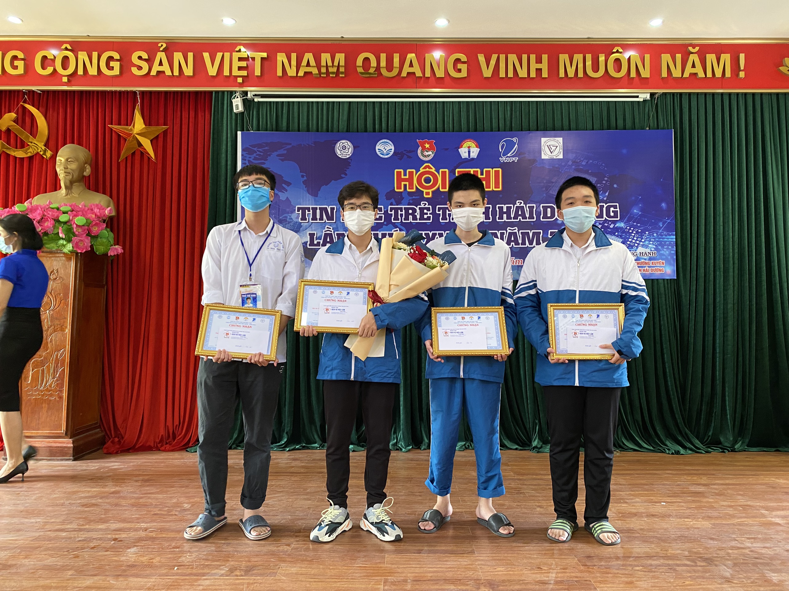 Chuyên Nguyễn Trãi đạt 100% số giải cuộc thi Tin học trẻ cấp Tỉnh 2021